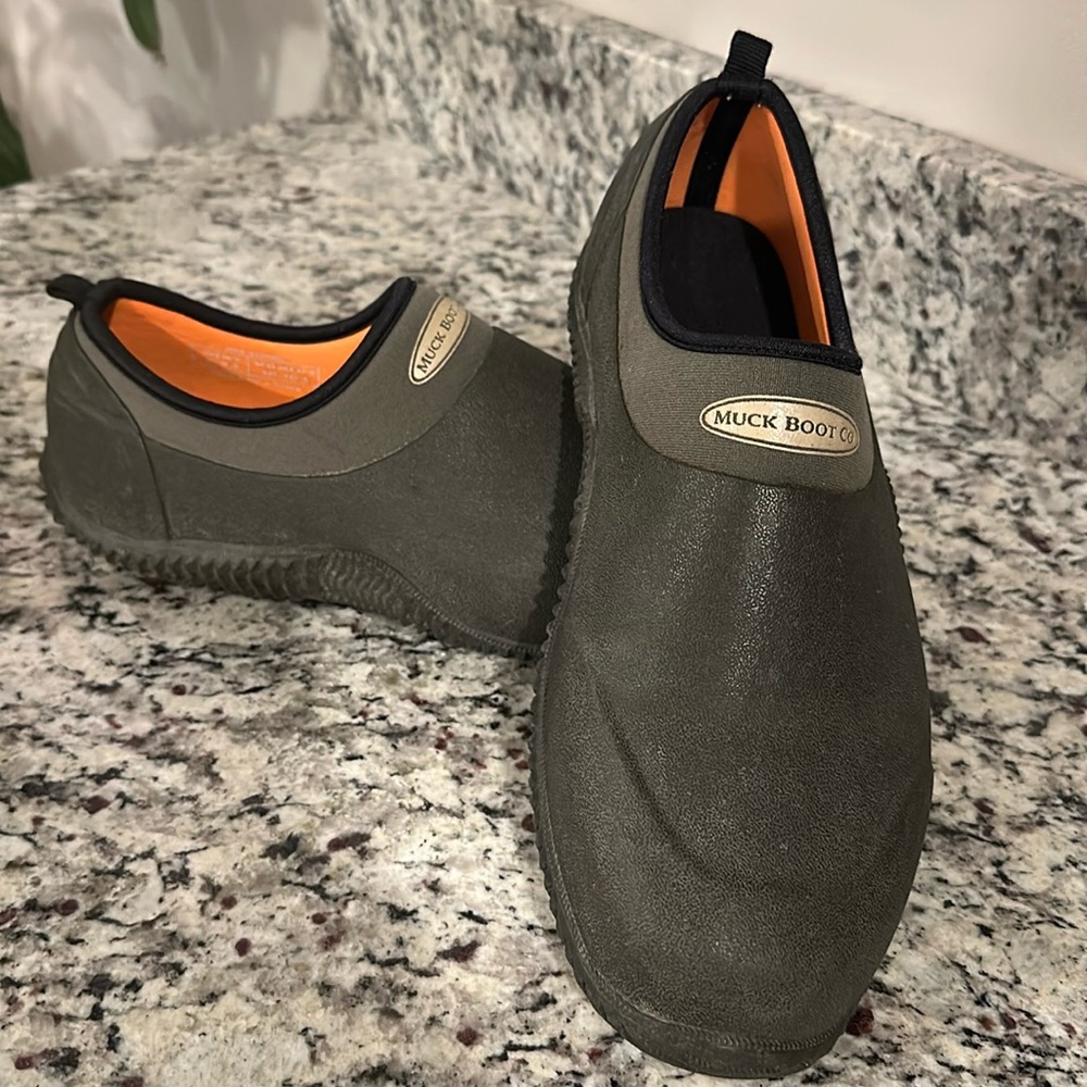 Original Muck Boot Co Women's WATERPROOF Shoes Olive Green Slip-On Size 10/10.5